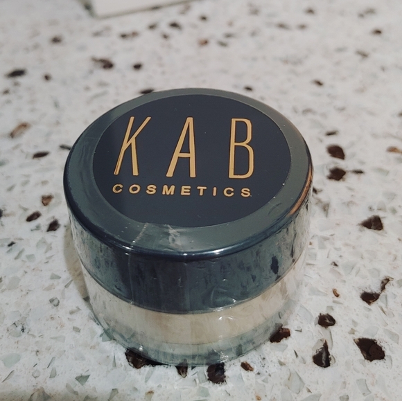 $10 or 5 /$25 Kab Cosmetics Loose Setting Powder Translucent 2.8g - Picture 2 of 3